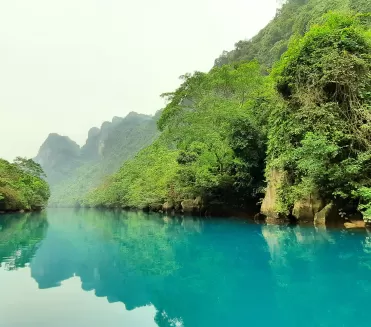 Sông Chày - Dòng sông ngọc bích giữa lòng Di sản